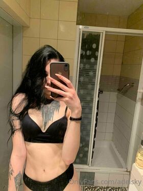 adelsky Nøgne lækkede OnlyFans foto 2
