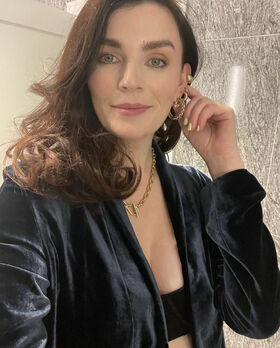 Aisling Bea Nude Leaks OnlyFans Photo 34