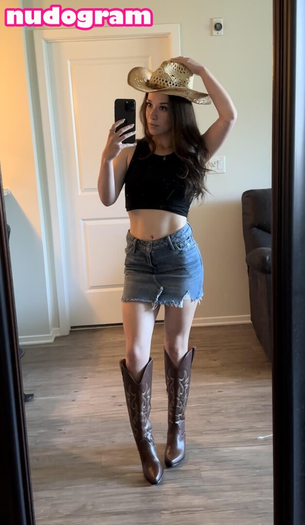 alanaallovertheplace / alanaaraya Nude Leaks OnlyFans Photo #2