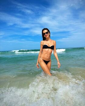 Alessandra Ambrosio Nude Leaks OnlyFans Photo 167