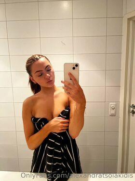 Alexandra Tsolakidis Nude Leaks OnlyFans Photo 7