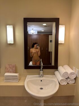 Alexis Evans Nude Leaks OnlyFans Photo 19