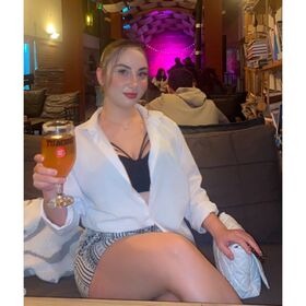 aleyynaa.demiir Nude Leaks OnlyFans Photo 4