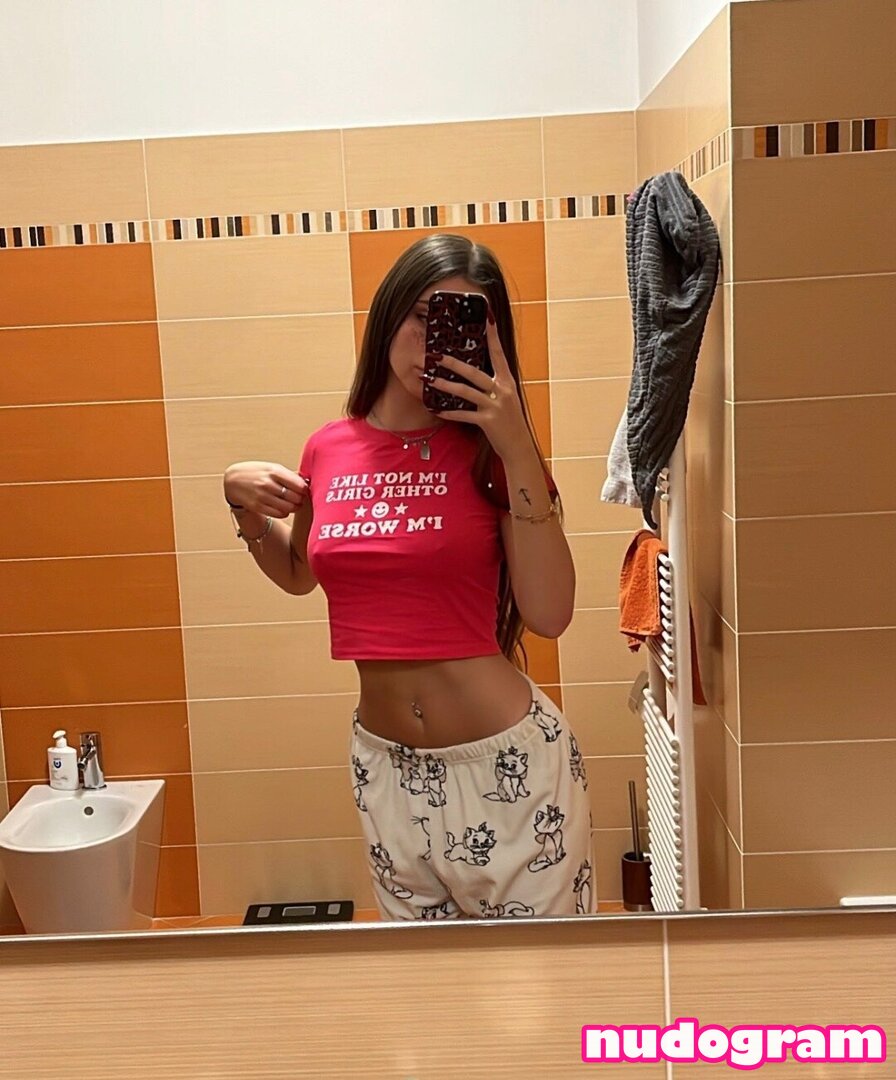 Alice Perego  aliceeperego Nude Leaks OnlyFans Photo 8 - Nudogram v2.1