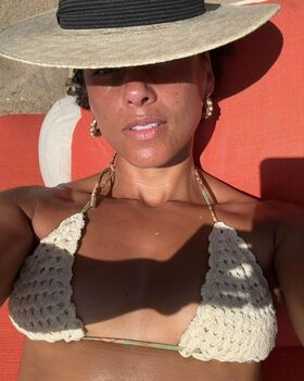 Alicia Keys Nude Leaks OnlyFans Photo 27