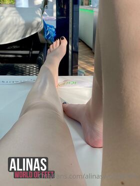 alinasworldoffeet