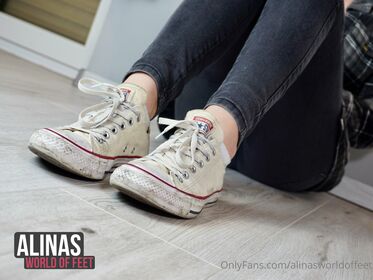 alinasworldoffeet