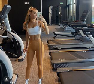 Aliona Procurena gola OnlyFans fotografija 19