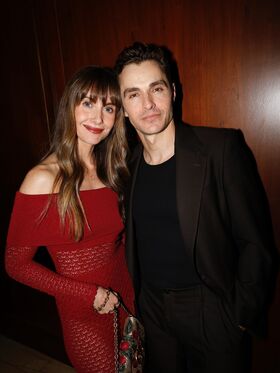 Alison Brie Çıplak Sızdırılmış OnlyFans Fotoğrafı 985