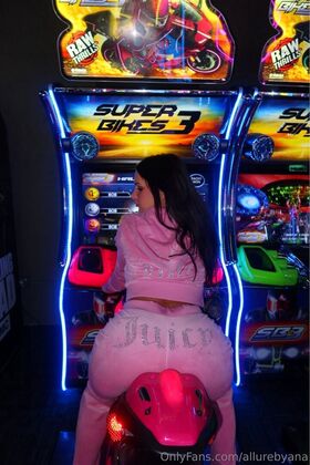 allurebyana Nacktes Leaks OnlyFans Foto 8