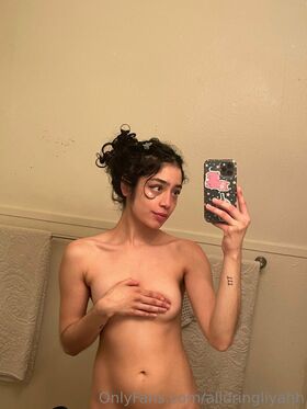 alluringliyahh Nude Leaks OnlyFans Photo 1