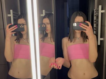 Aloona Larionova Nude Leaks OnlyFans Photo 2