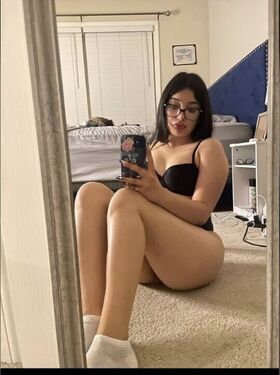 Alys2hot4u Naakte Leaks OnlyFans Foto 4