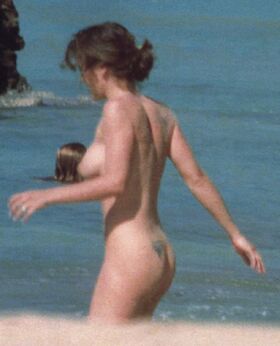 Alyssa Milano Nude Leaks OnlyFans Photo 92