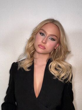 Alyvia Alyn Lind Foto vazada OnlyFans nua 57