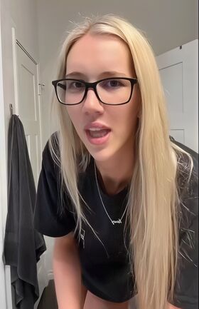 Amazon Allie | amazonalli32 - 6'10'' (208 cm)