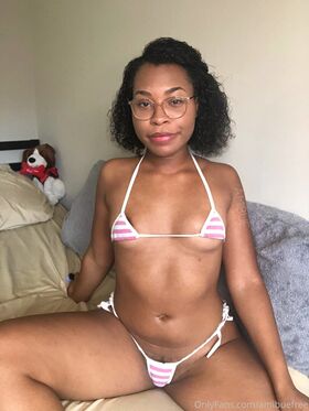 amibuefree Nude Leaks OnlyFans Photo 17