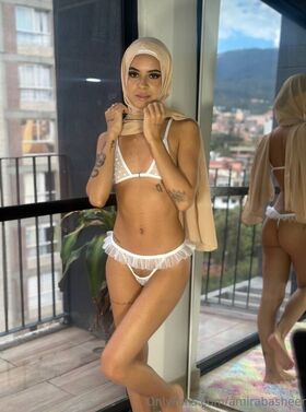 Amira Basheer Nude Leaks OnlyFans Photo 4