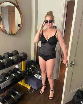 Amy Schumer Nude Leaks OnlyFans Photo 9