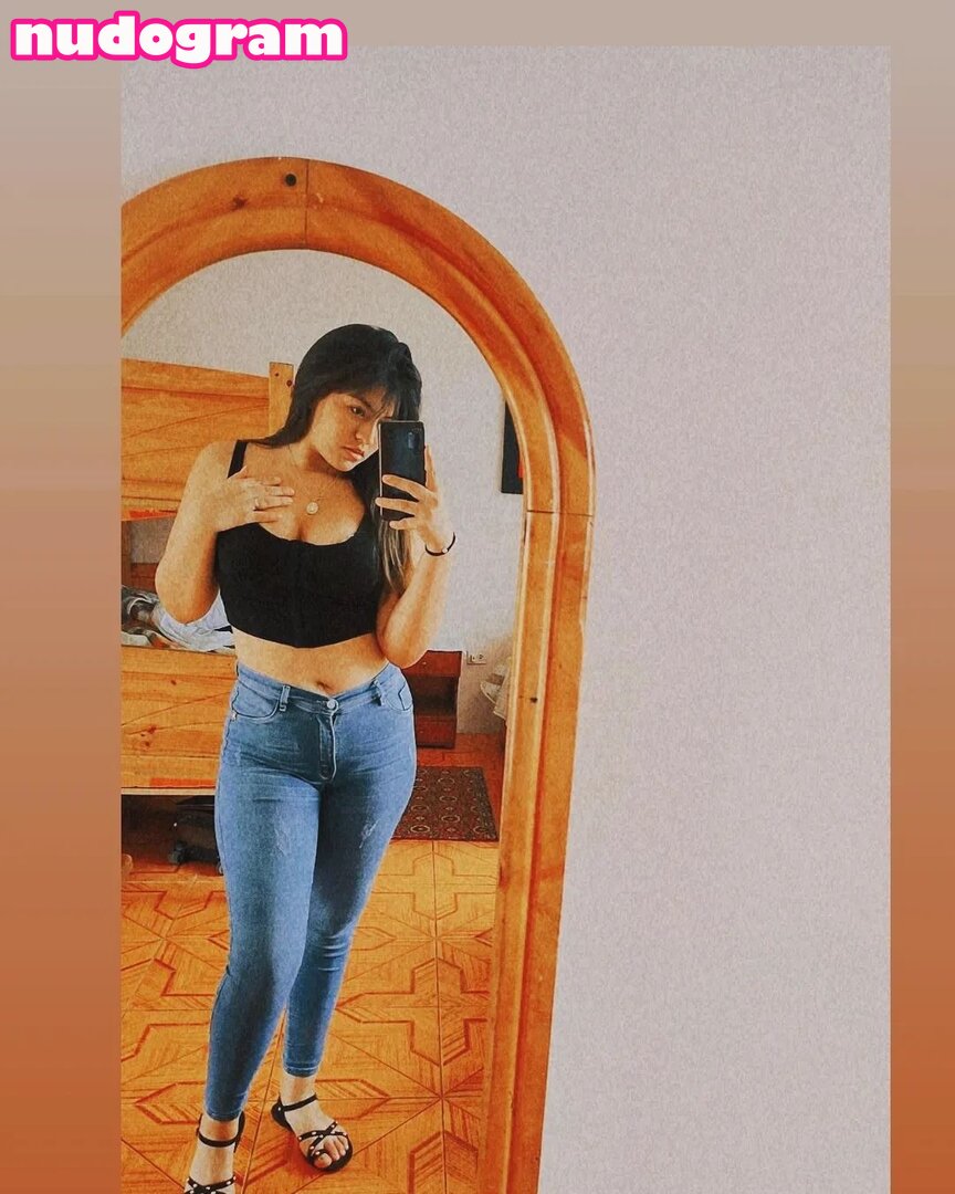 Andrea granda desnuda