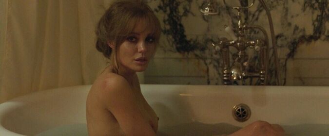 Angelina Jolie Nude Leaks OnlyFans Photo 31