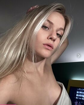 Angelina Mayer Nude Leaks OnlyFans Photo 4