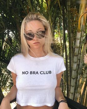 Anna Bauer (annavvba)