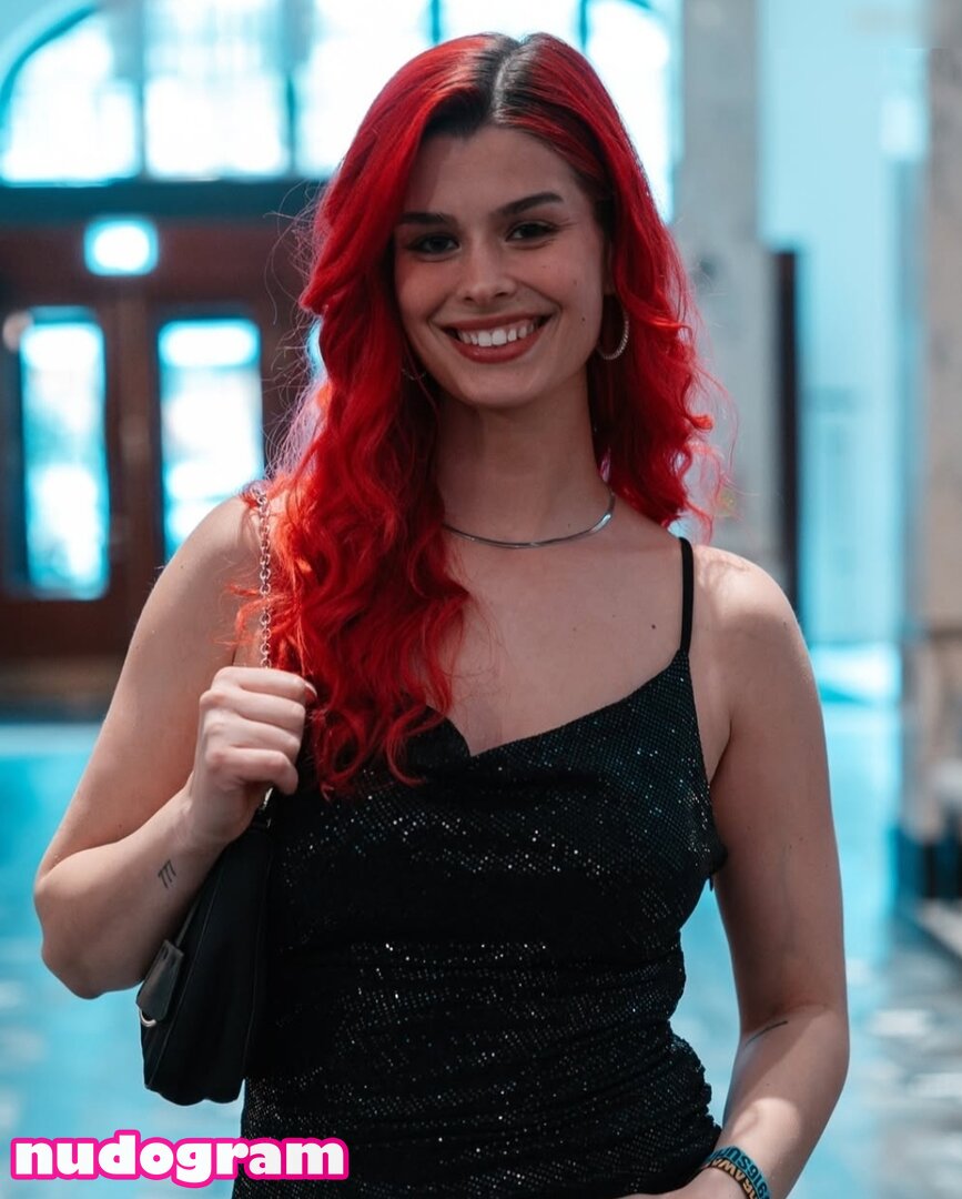 Anna Gazanis Гола изтичане OnlyFans снимка 4 - Nudogram v2.1