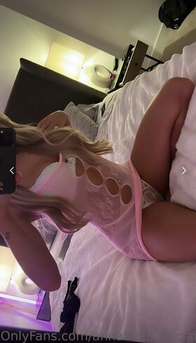 Annabella Sinclair Nude Leaks OnlyFans Photo 31
