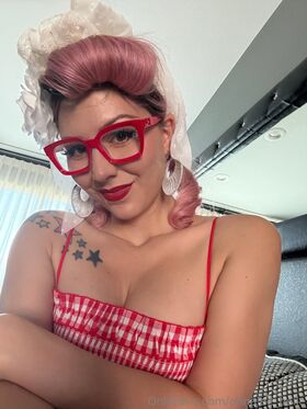 Annalee Belle
