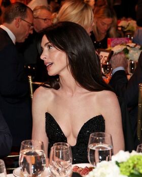 Anne Hathaway Nude Leaks OnlyFans Photo 533