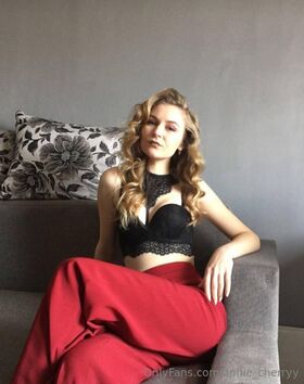 annie_cherryy