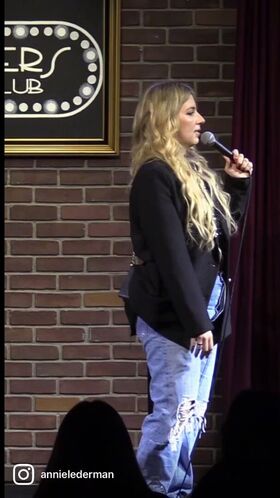 Annie Lederman Nahé uniklé OnlyFans foto 7