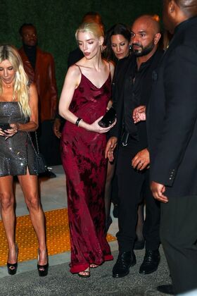 Anya Taylor-Joy Nude Leaks OnlyFans Photo 300