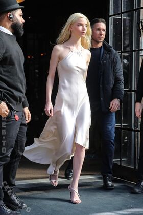 Anya Taylor-Joy Nude Leaks OnlyFans Photo 302