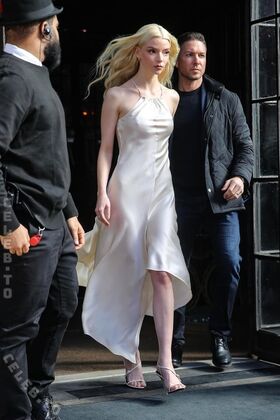 Anya Taylor-Joy Nude Leaks OnlyFans Photo 303