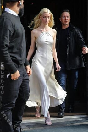 Anya Taylor-Joy Nude Leaks OnlyFans Photo 304