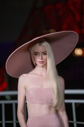 Anya Taylor-Joy Nude Leaks OnlyFans Photo 328