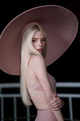 Anya Taylor-Joy Nude Leaks OnlyFans Photo 329