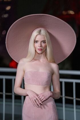 Anya Taylor-Joy Nude Leaks OnlyFans Photo 331