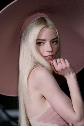 Anya Taylor-Joy Nude Leaks OnlyFans Photo 332