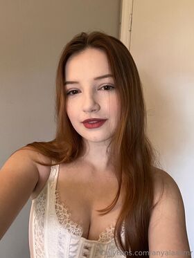 anyalaasmr صورة OnlyFans العارية المسربة 3