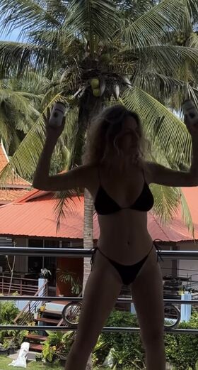 Ariel Kahana Nude Leaks OnlyFans Photo 8