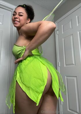 Arielle Tara Nude Leaks OnlyFans Photo 1