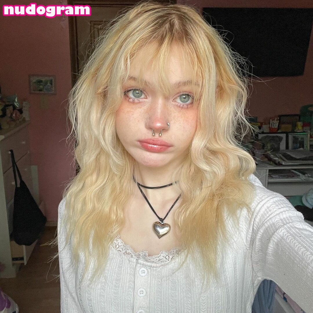 Ashthefairyy  emilythefairyy Фото з просочення OnlyFans (оголена) 3 -  Nudogram v2.1