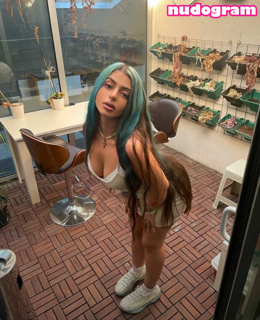 Asya alizade  Asyaalizaude Гола изтичане OnlyFans снимка 2 - Nudogram v2.1