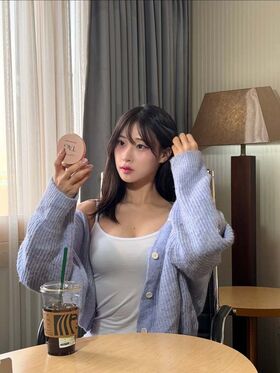 auddk Fotografie scursă ilegal OnlyFans dezbrăcată 245