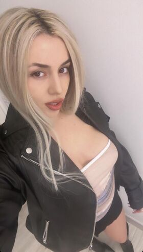 Ava Max Nude Leaks OnlyFans Photo 252
