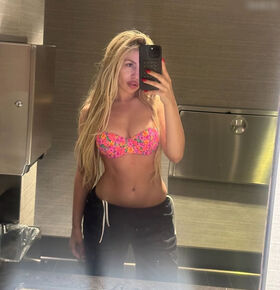 Ava Max Çıplak Sızdırılmış OnlyFans Fotoğrafı 772