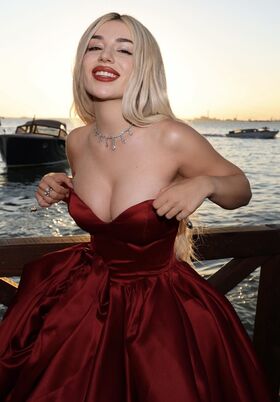 Ava Max Çıplak Sızdırılmış OnlyFans Fotoğrafı 971